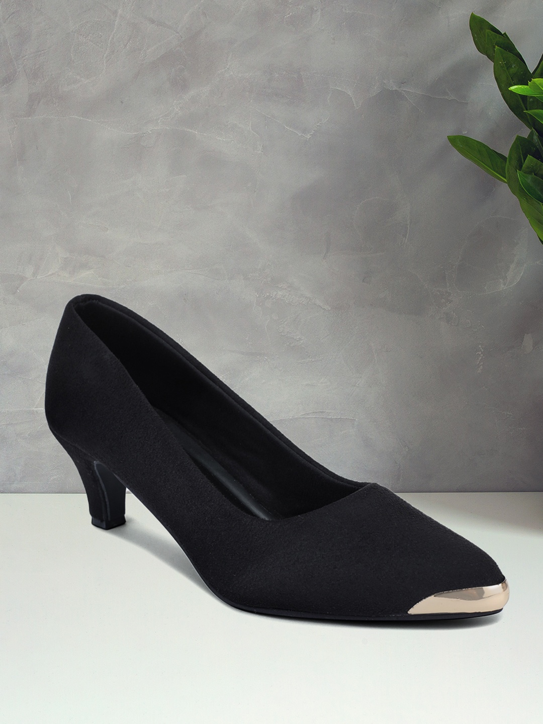

Walkfree Black Suede Pumps