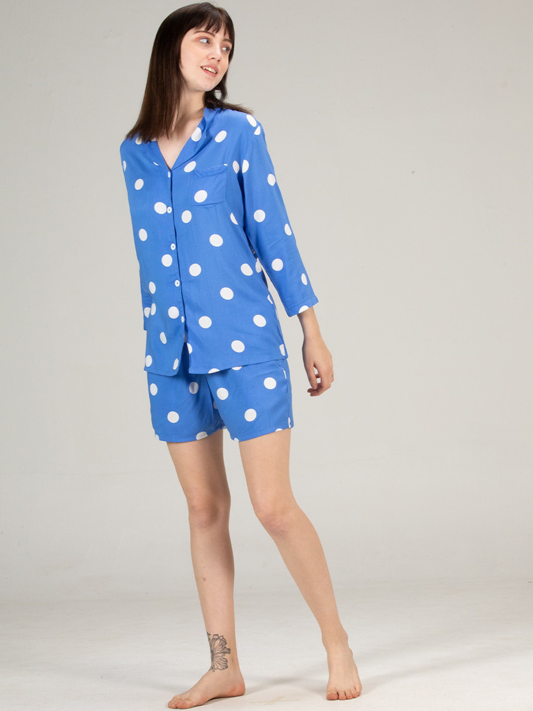 

evolove Women Blue & White Printed Night suit