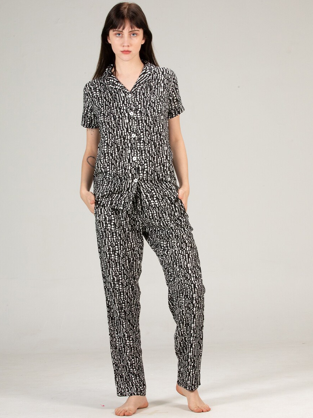 

evolove Woman Black & White Printed Night suit