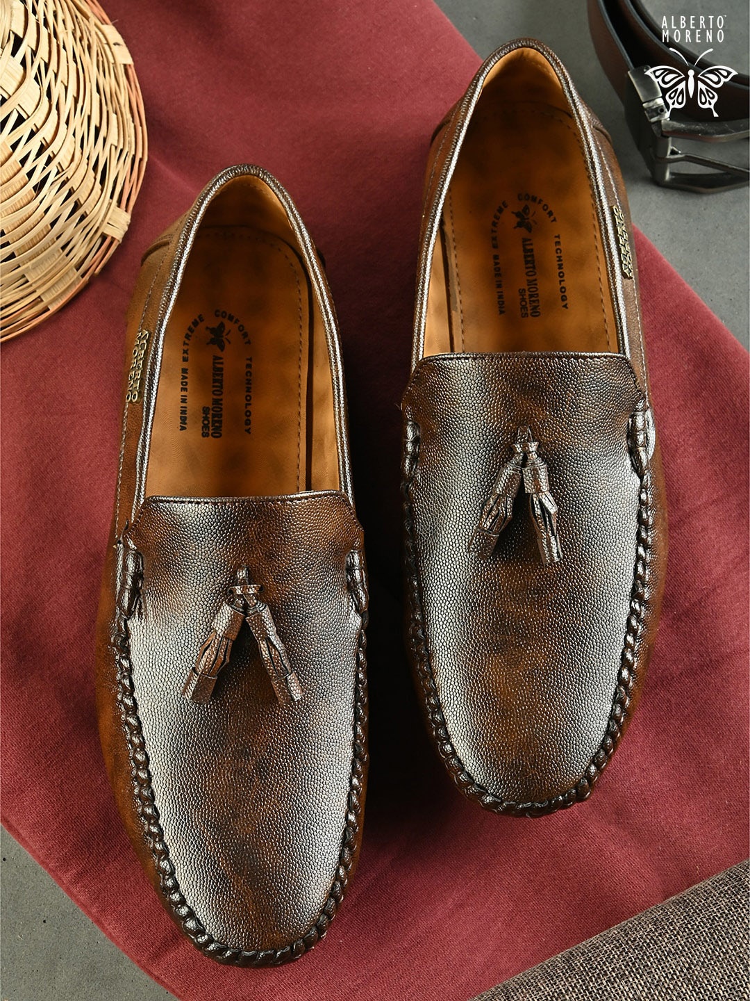 

ALBERTO MORENO Men Brown & Black Textured Tassel Loafers
