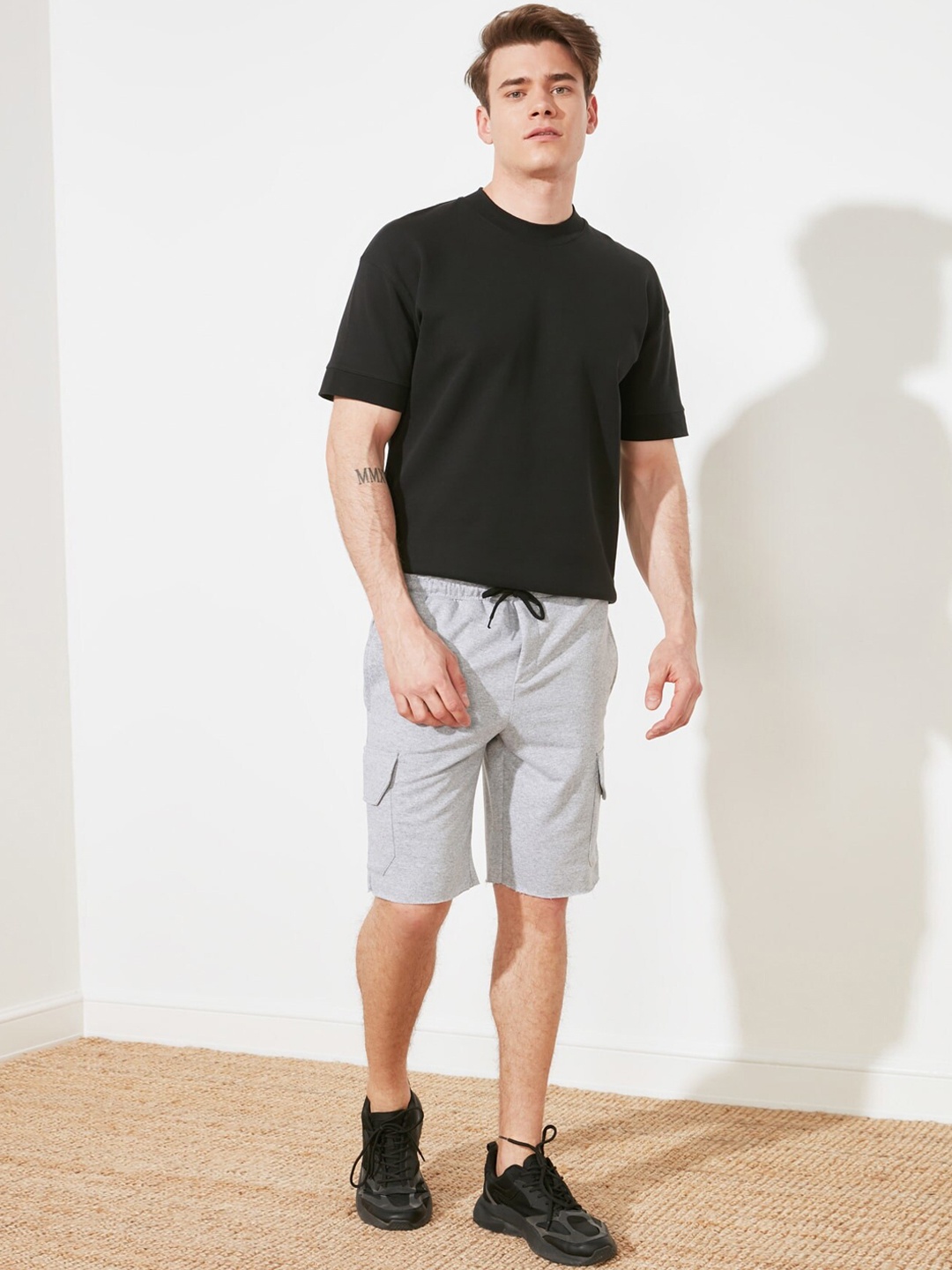 

Trendyol Men Grey Cotton Cargo Shorts