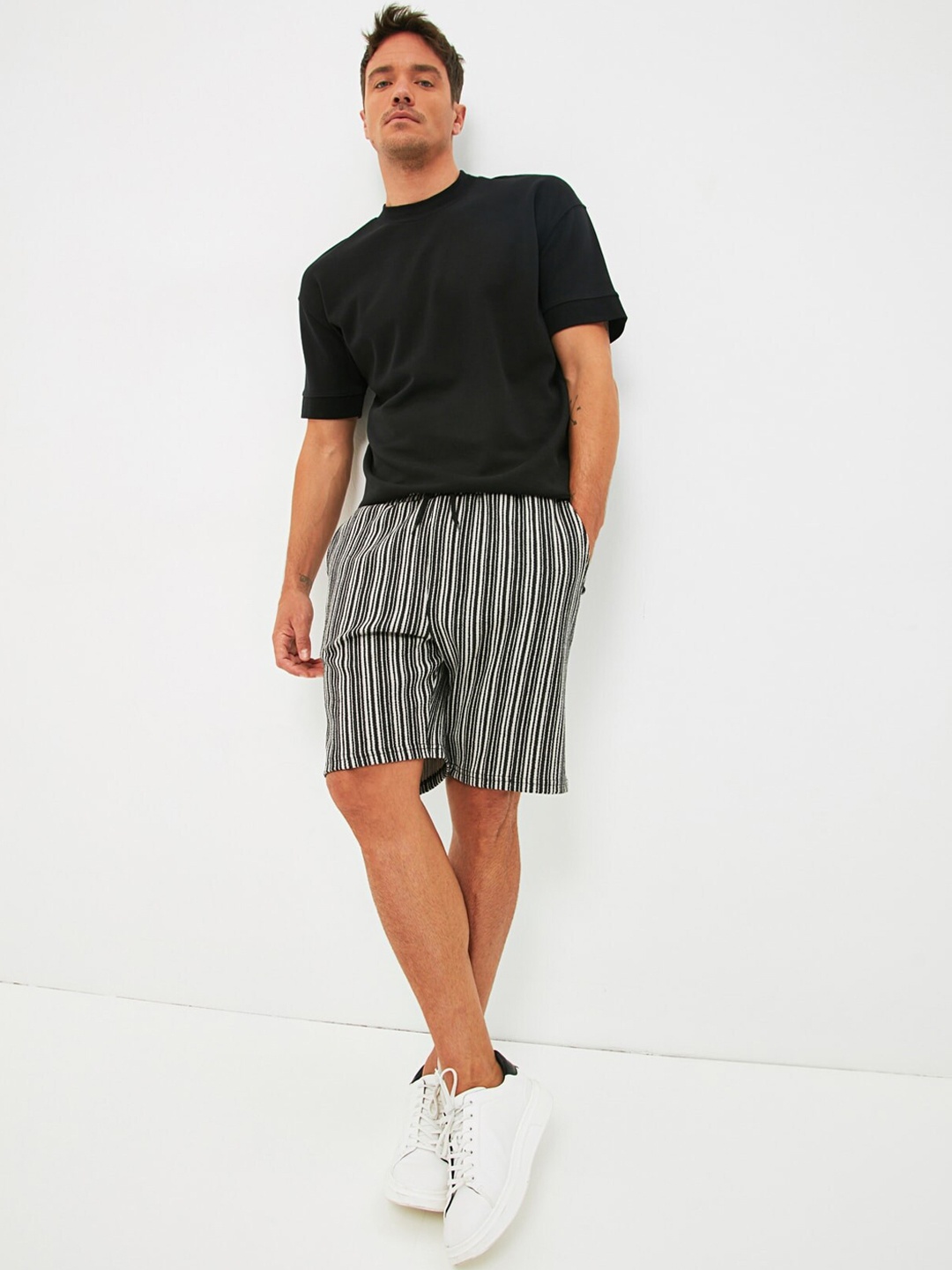 

Trendyol Men Grey Striped Shorts