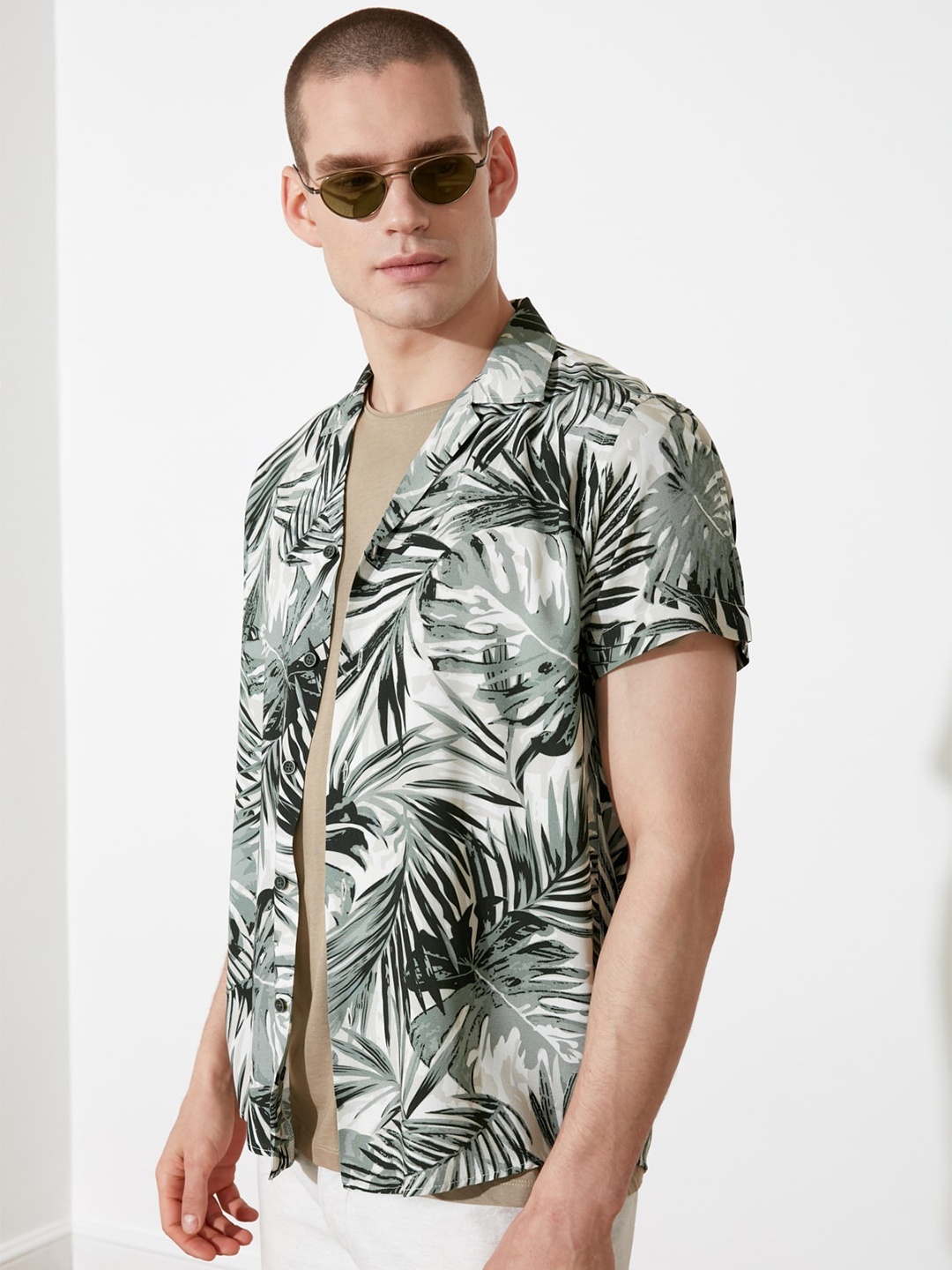 

Trendyol Men Off White & Green Floral Printed Casual Shirt