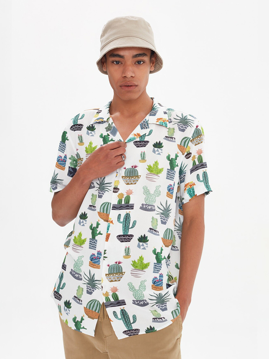 

Trendyol Men White & Green Printed Casual Shirt
