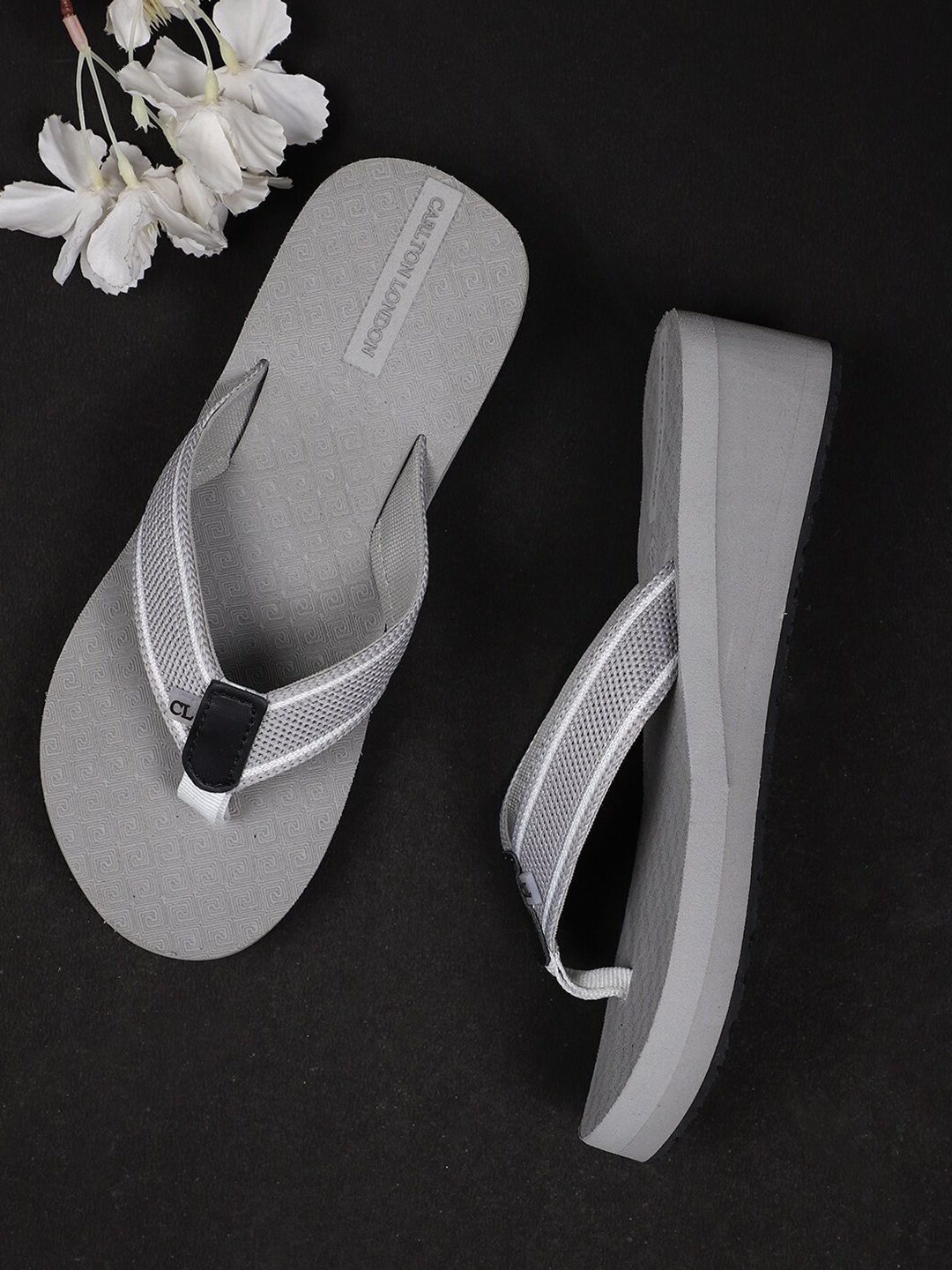 

Carlton London Woman Grey Thong Flip-Flops