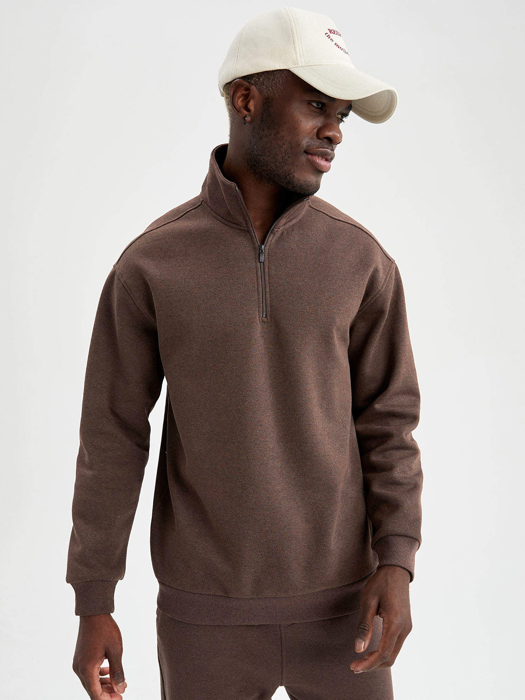 

DeFacto Men Brown Solid Sweatshirt
