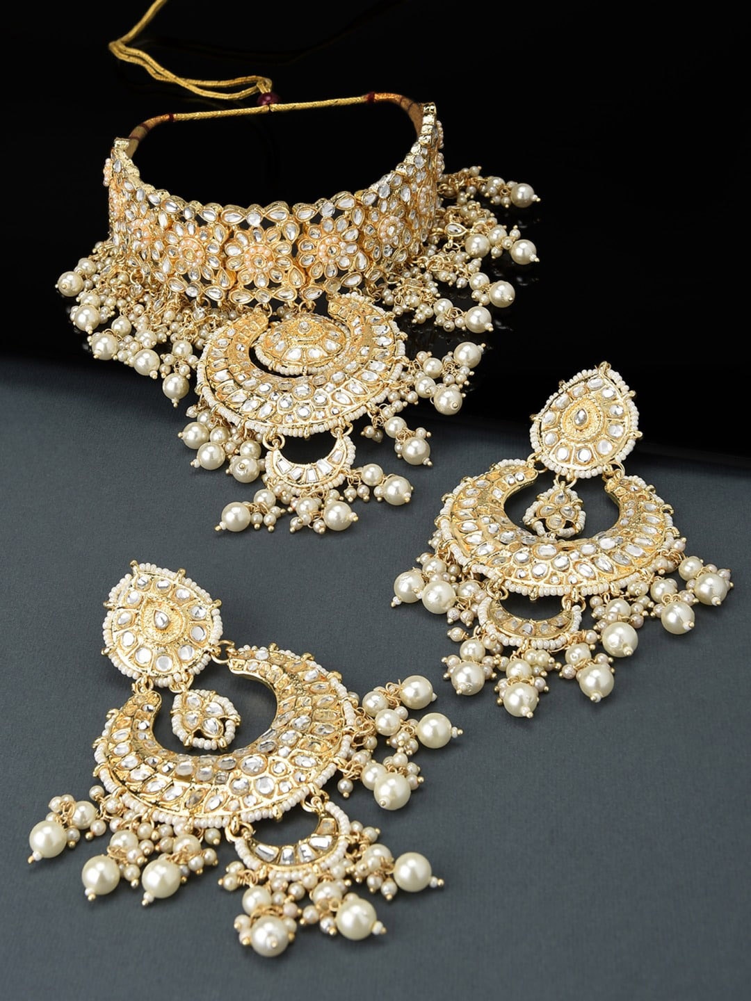 

Zaveri Pearls Gold-Plated White Kundan-Studded & Pearl Beaded Jewellery Set