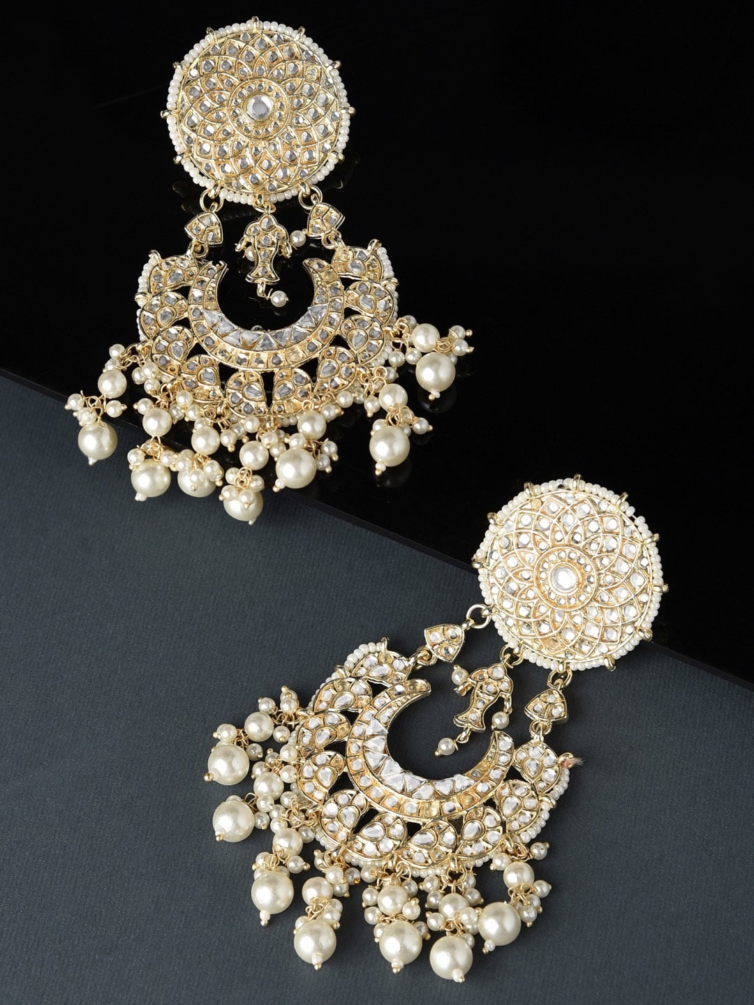 

Zaveri Pearls Gold-Toned & White Crescent Shaped Chandbalis Earrings