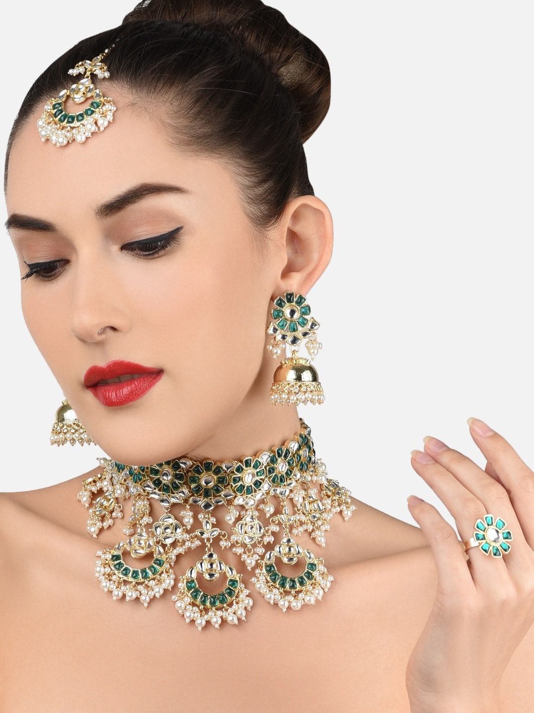 

Zaveri Pearls Gold-Plated Green & White Kundan Studded & Beaded Jewellery Set