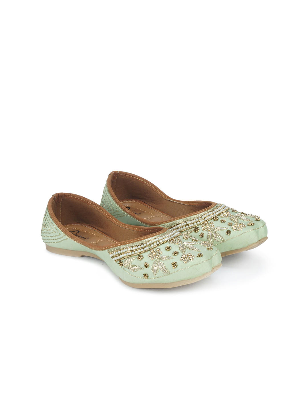 

The Desi Dulhan Women Green Embellished Ethnic Mojaris