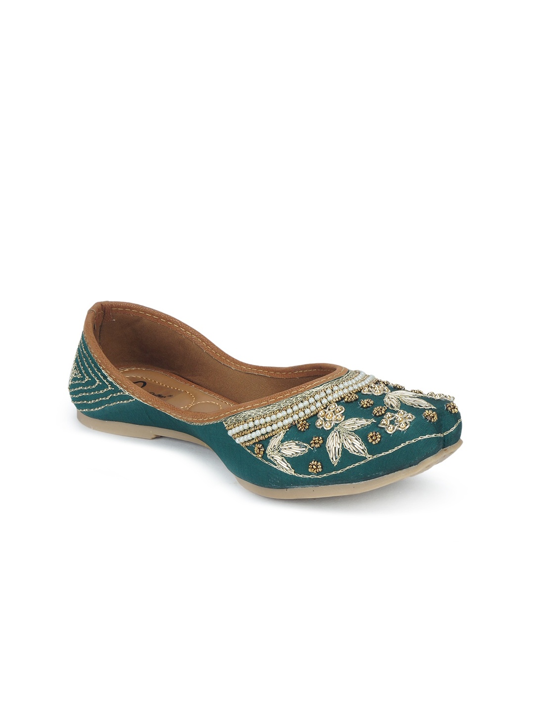 

The Desi Dulhan Women Green Embellished Ethnic Mojaris