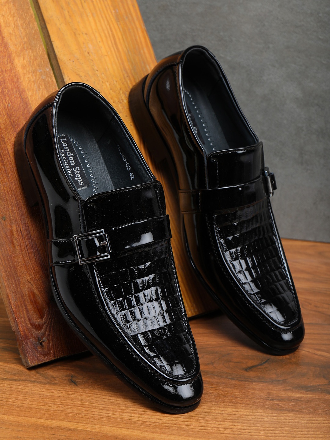 

LONDON STEPS Men Black Textured Formal Loafers