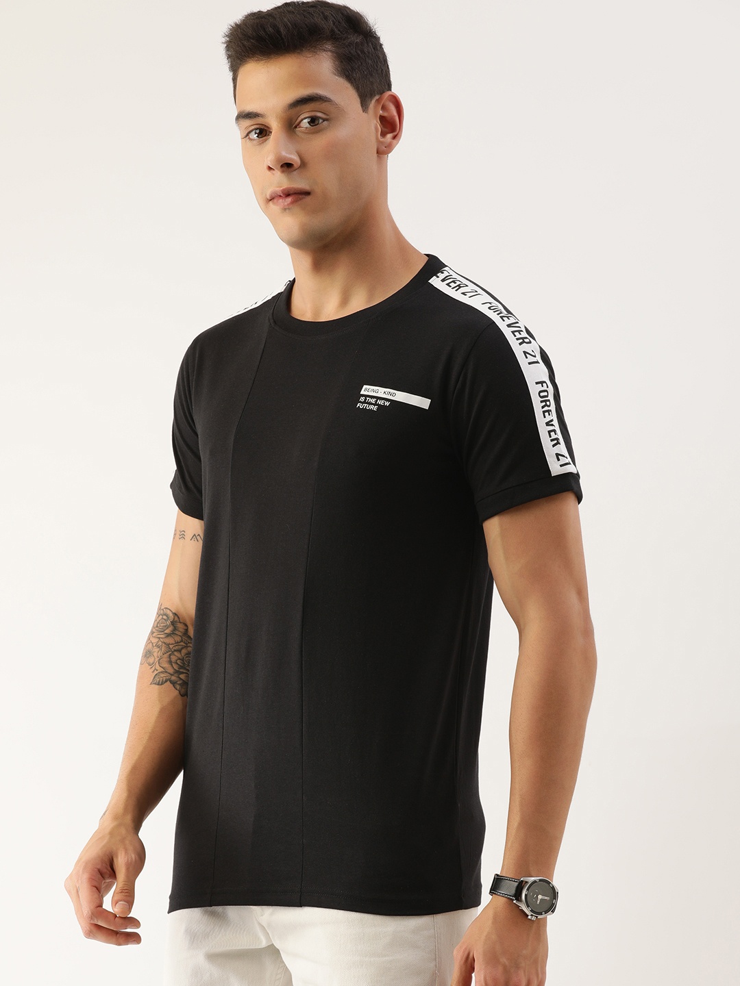 

FOREVER 21 Men Black & White Printed T-shirt