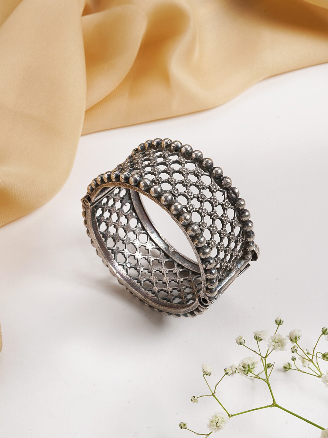 

TEEJH Women Silver-Toned Brass Oxidised Silver-Plated Bangle-Style Bracelet