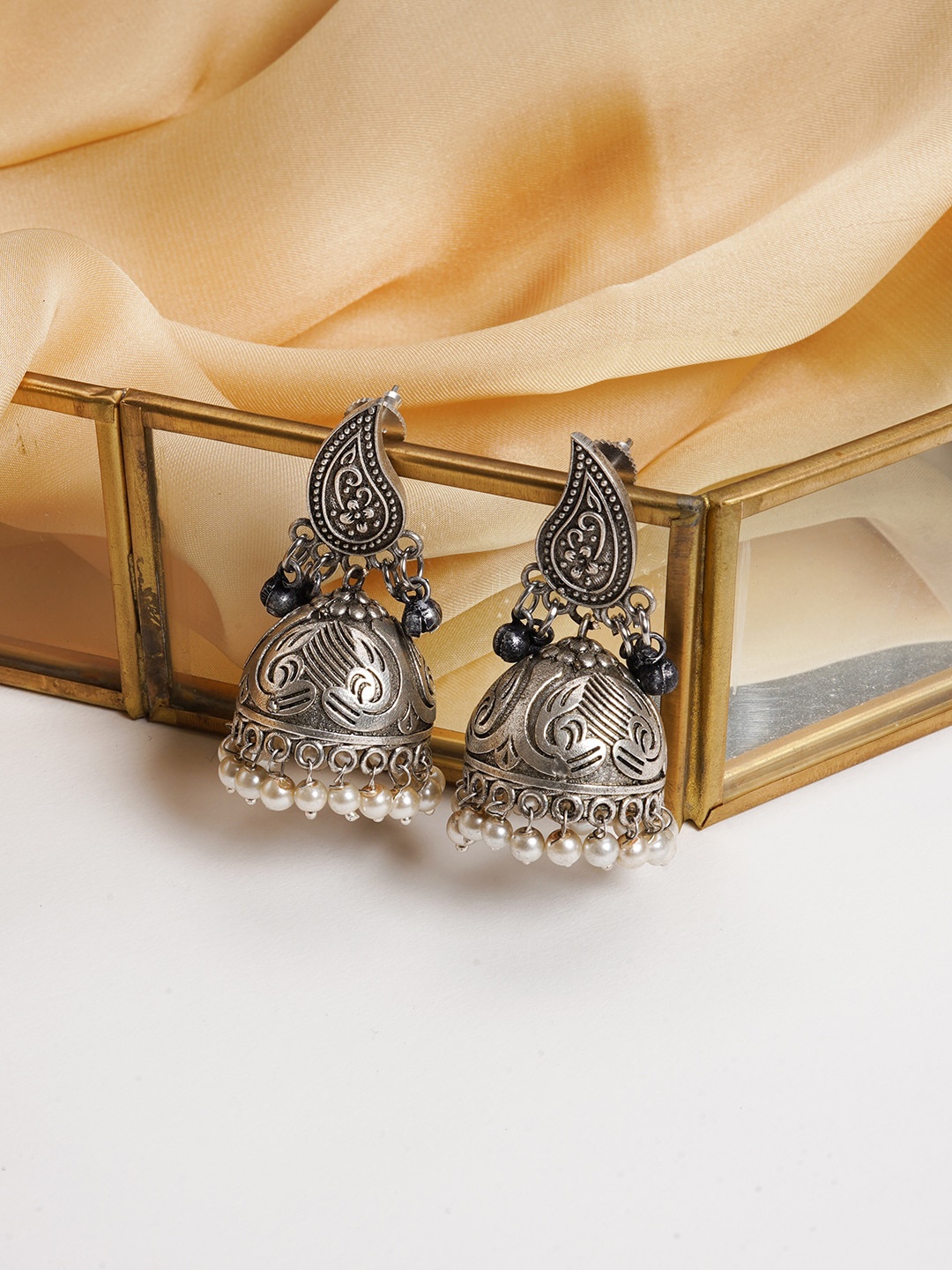 

TEEJH Silver-Toned & White Oxidised Dome Shaped Jhumkas