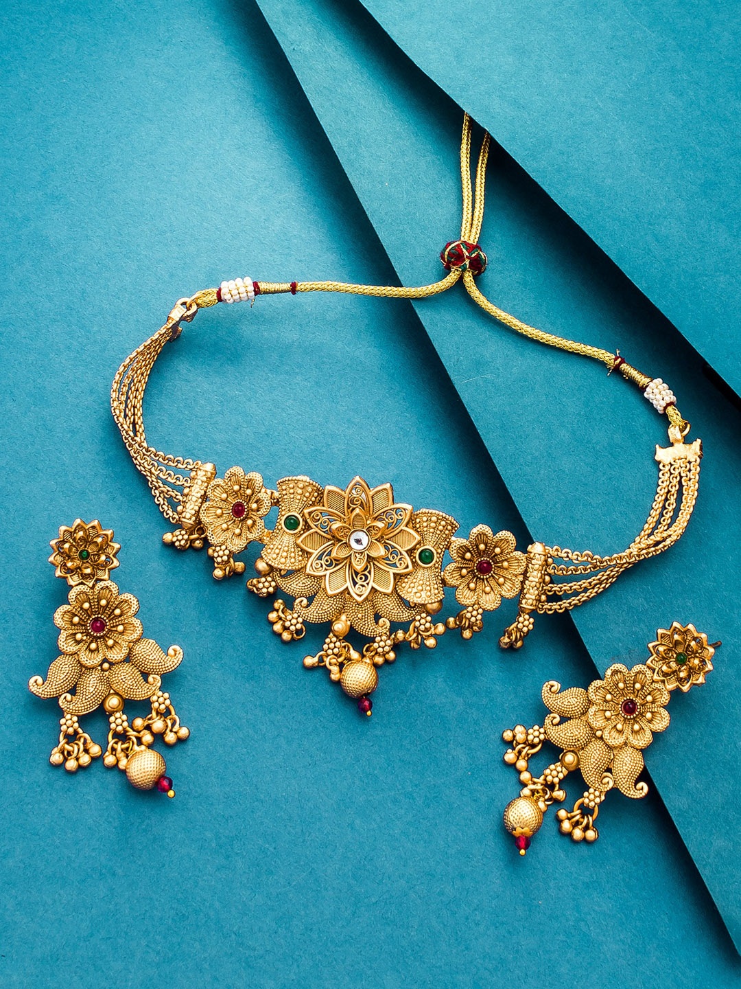 aadita Woman Gold Toned Choker Jewellery Set