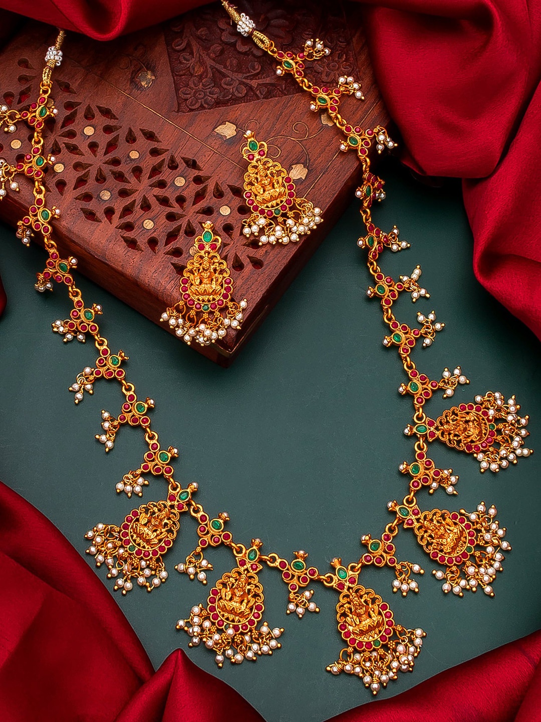 

aadita Gold-Plated Red & Green Pearl Beaded & Stone-Studded Jewellery Set