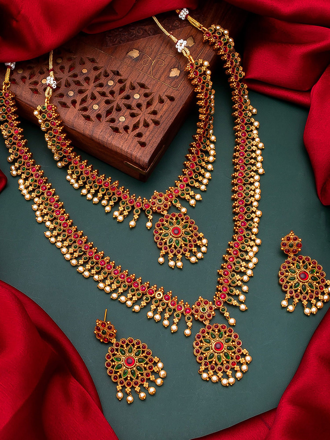 

aadita Gold-Plated Red & Green Pearl Beaded & Stone-Studded Dual Jewellery Set