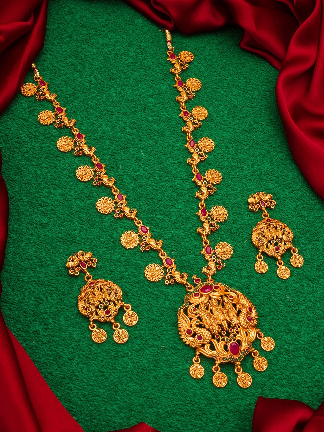 

aadita Gold-Plated & Pink Pearl-Studded & Beaded Temple Jewellery Set