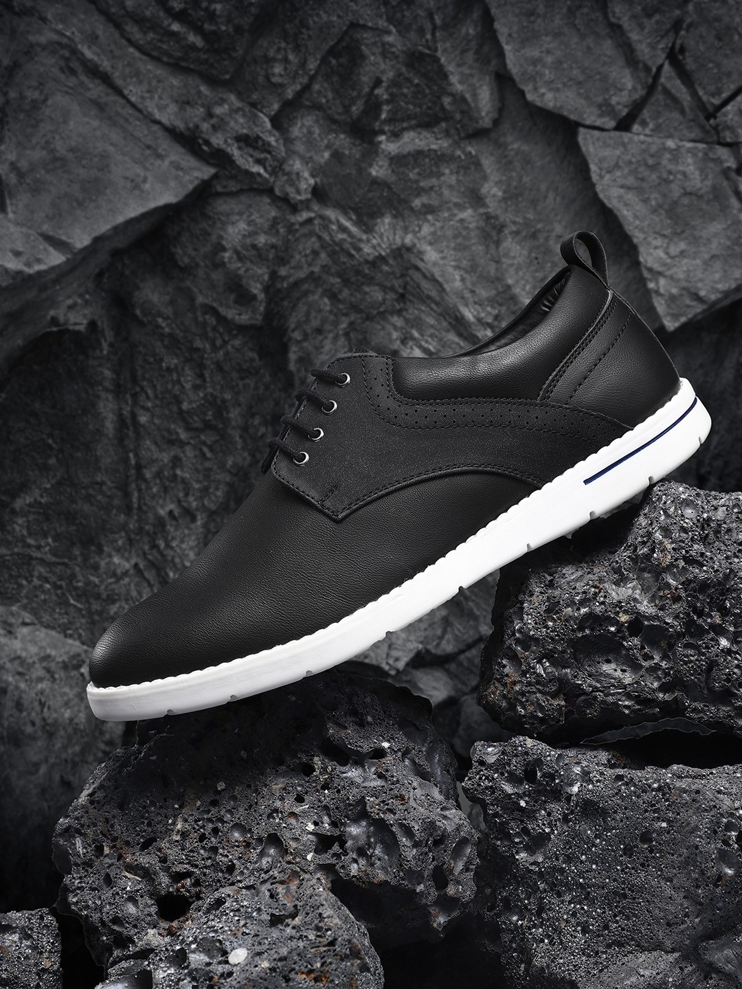 

The Roadster Lifestyle Co Men Black Solid Derbys