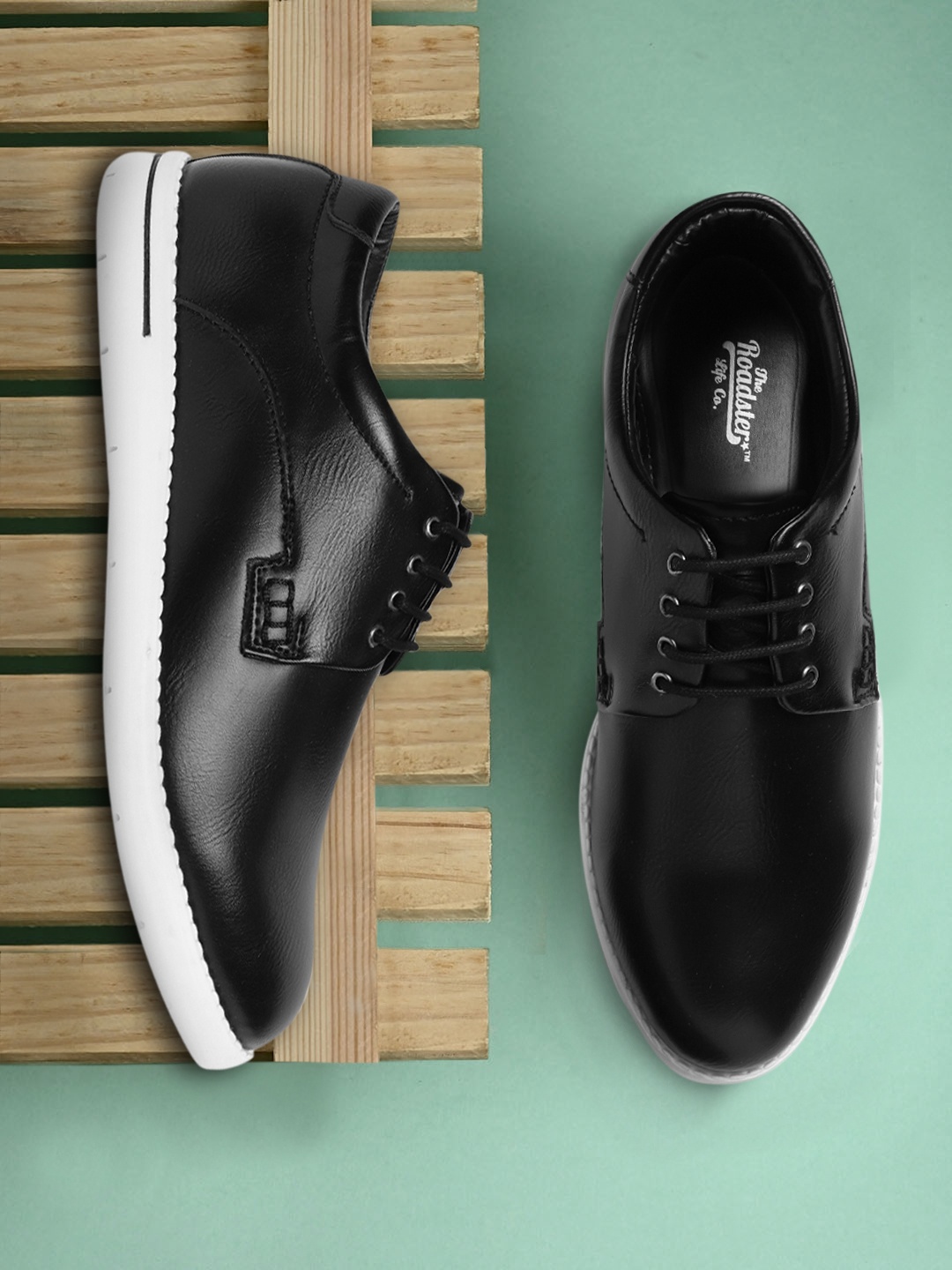 

The Roadster Lifestyle Co Men Black Solid Derbys