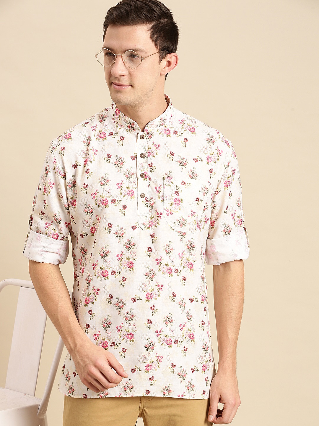 

Sanwara Men Off White Floral Printed Floral Kurta