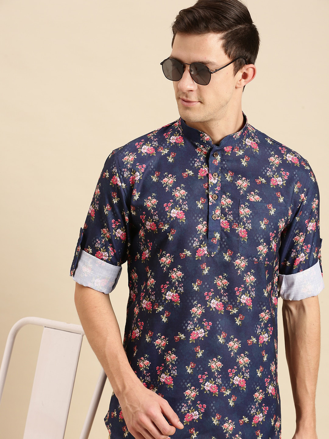 

Sanwara Men Blue Floral Printed Kurta
