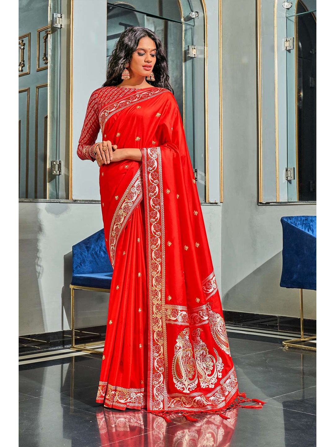 

KARAGIRI Red & Silver-Toned Paisley Zari Silk Blend Banarasi Saree