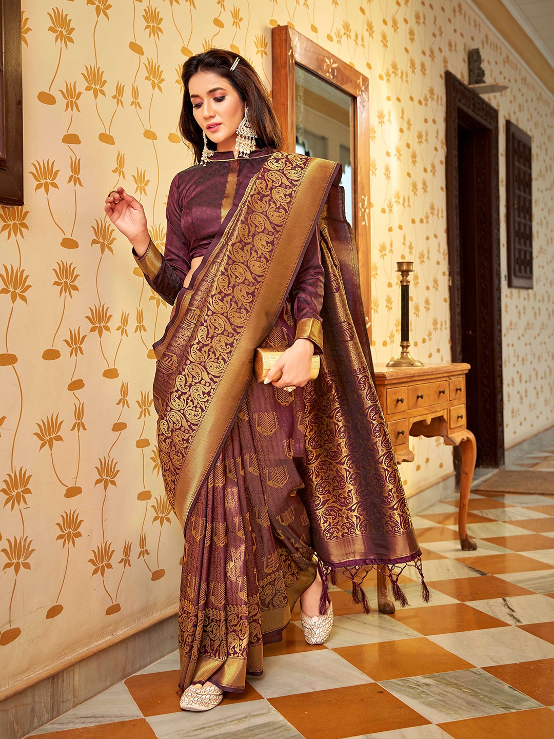 

KARAGIRI Brown & Gold-Toned Paisley Zari Silk Blend Banarasi Saree