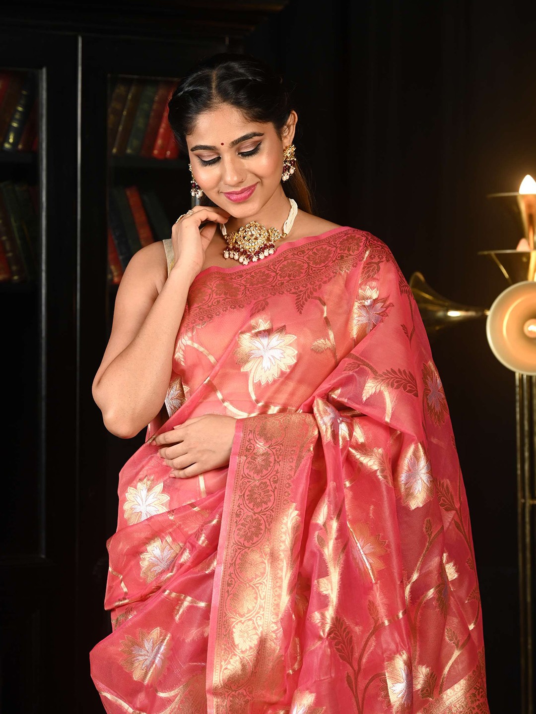 

KARAGIRI Pink & Gold-Toned Woven Design Zari Organza Saree
