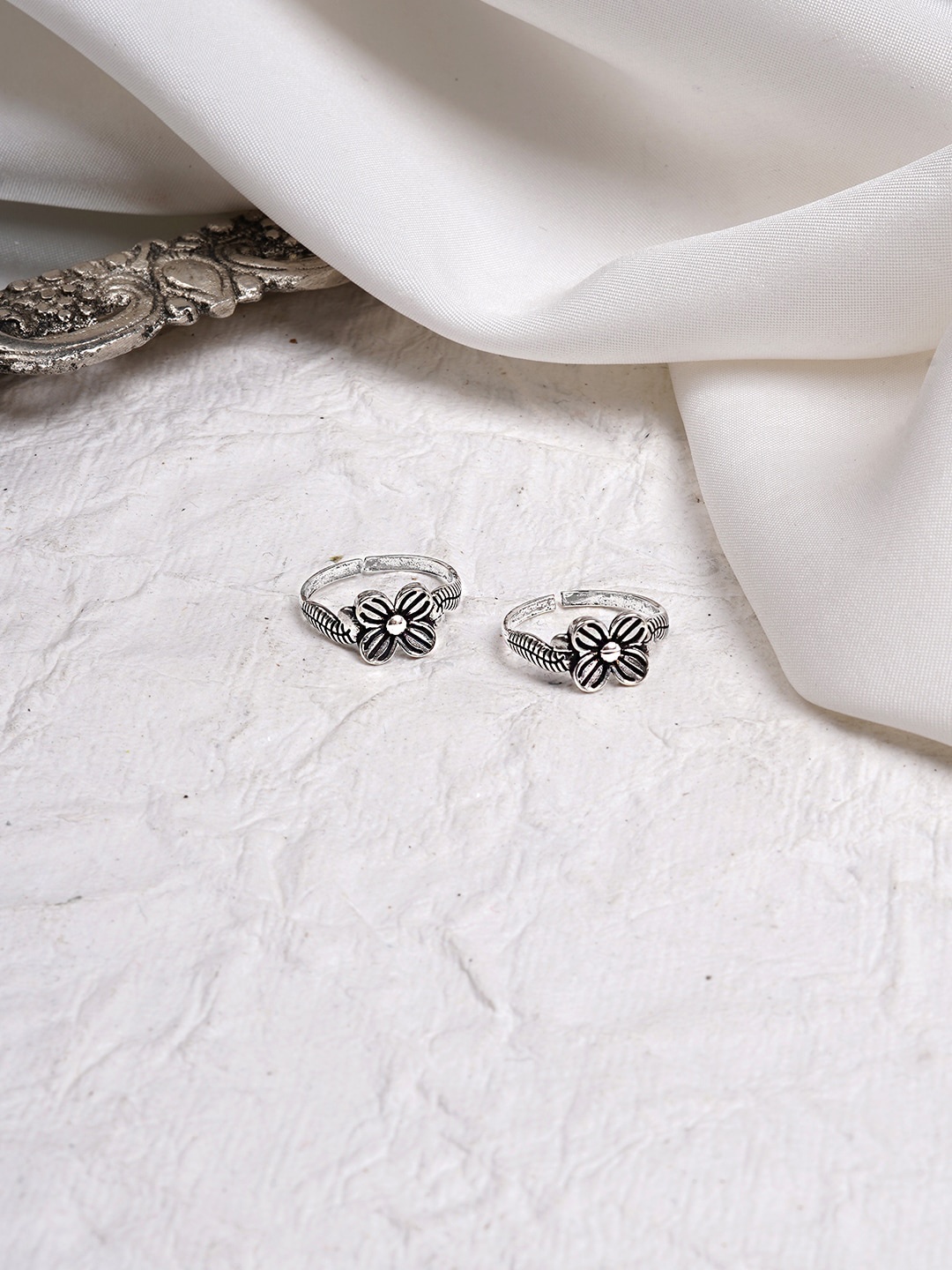 

TEEJH Set Of 2 Silver-Plated Oxidised Toe Rings