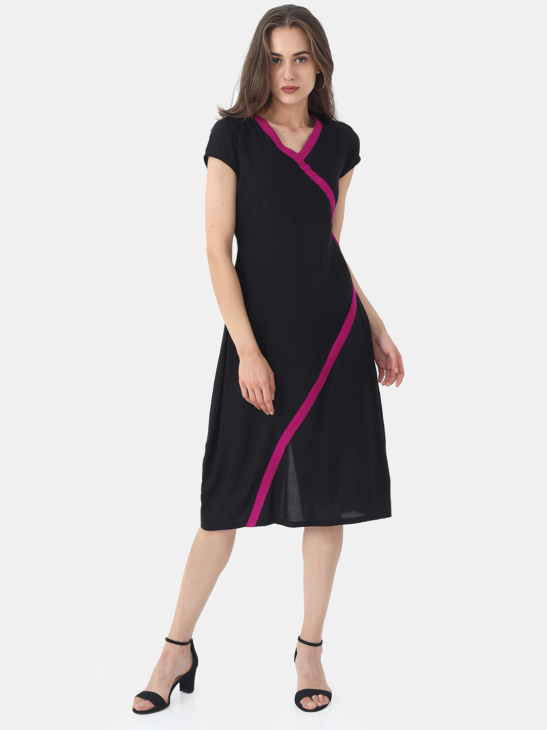 

STYL CO Black Solid V-Neck Regular Sleeves Casual A-Line Knee Length Dress