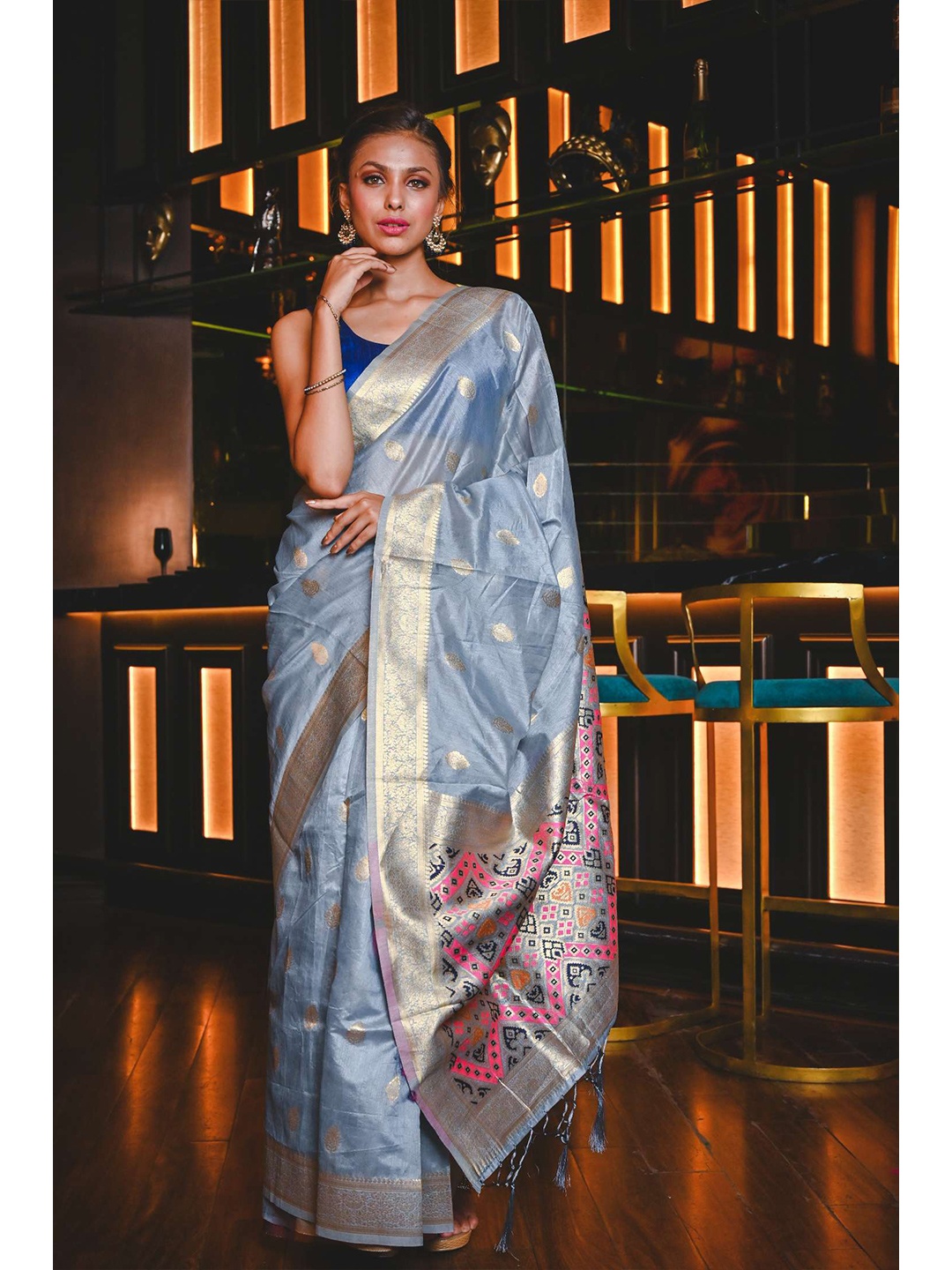 

KARAGIRI Blue & Gold-Toned Woven Design Zari Silk Blend Maheshwari Saree