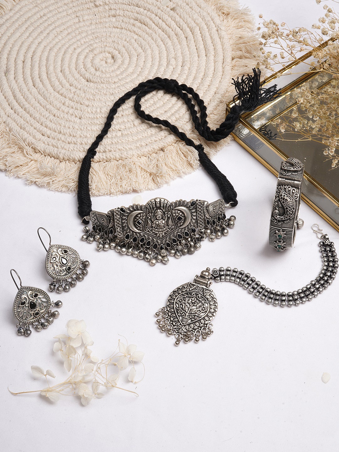 

TEEJH Silver-Toned Oxidised Sanemi Jewellery Set
