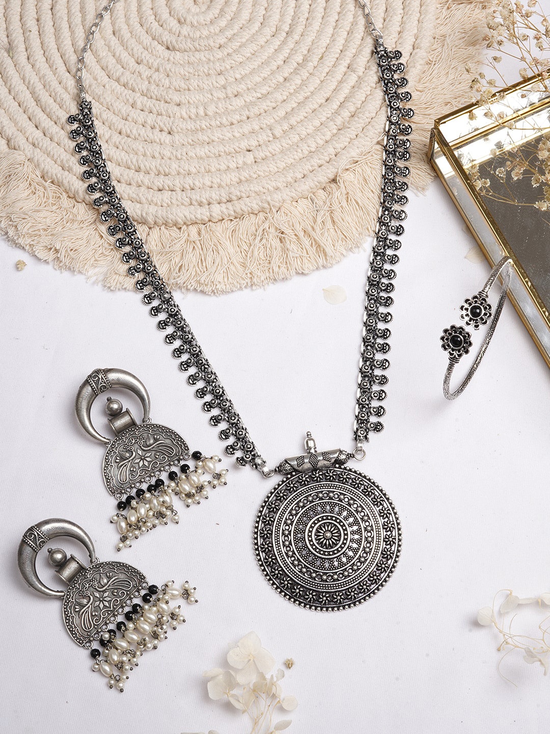

TEEJH Oxidised Silver-Toned Black & White Teejh Kaishori Jewellery Set