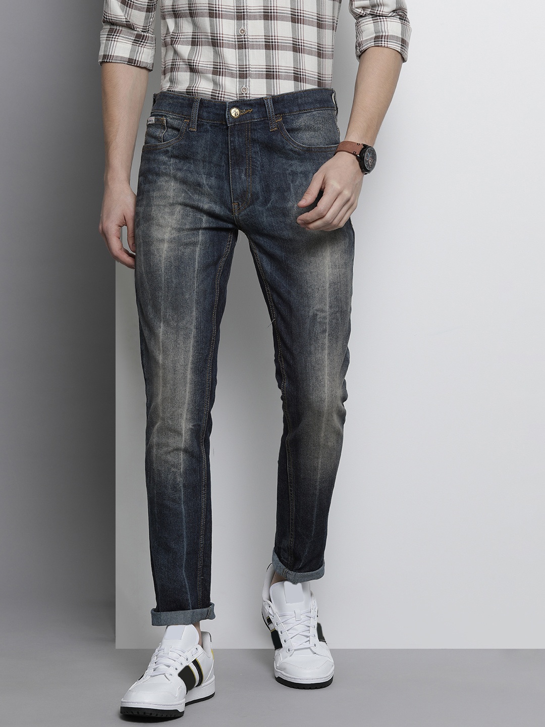 

The Indian Garage Co Men Blue Slim Fit Heavy Fade Stretchable Jeans