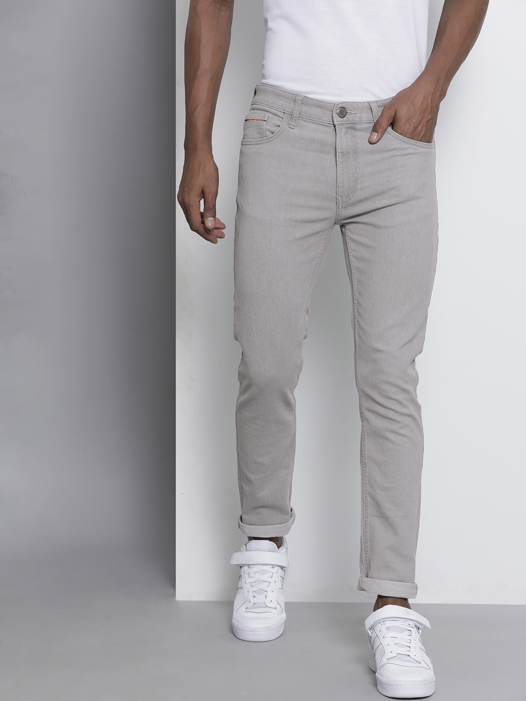 

The Indian Garage Co Men Grey Slim Fit Mid-Rise Clean Look Stretchable Jeans