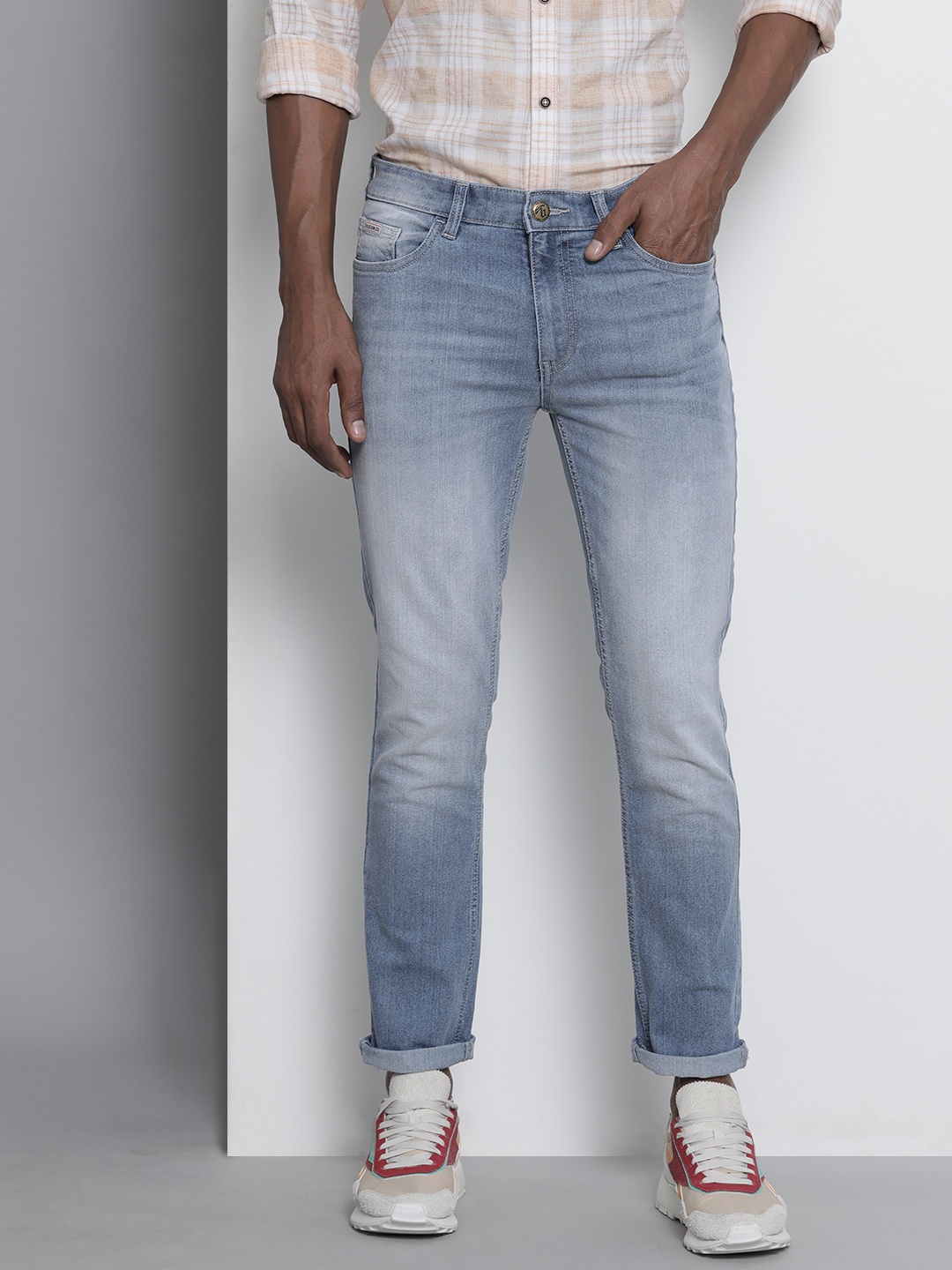 

The Indian Garage Co Men Light Blue Slim Fit Clean Look Heavy Fade Stretchable Jeans