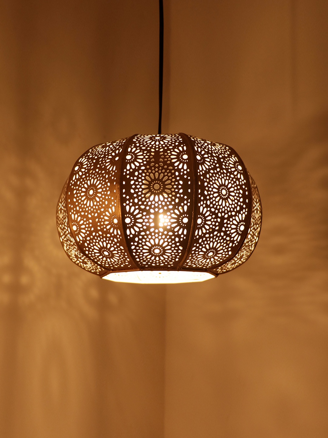 

ExclusiveLane Golden Contemporary Semi-Spherical Shaped Iron Hanging Pendant Ceiling Lamp, Gold