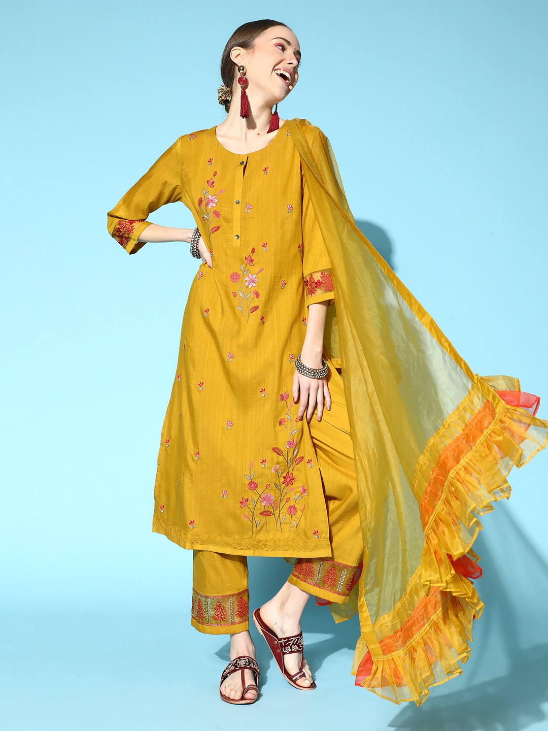 

Indo Era Silk Blend Romantic Florals Kurta Set, Mustard