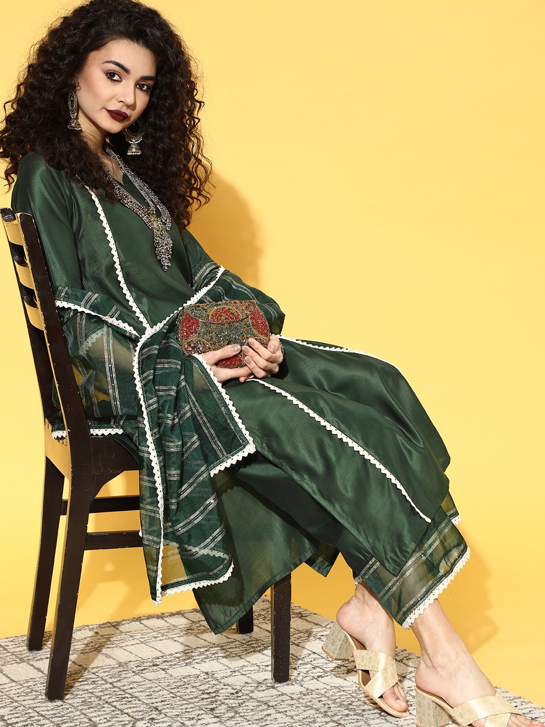 

Indo Era Solid Poly-Georgette Scalloped Edge Kurta Set, Olive