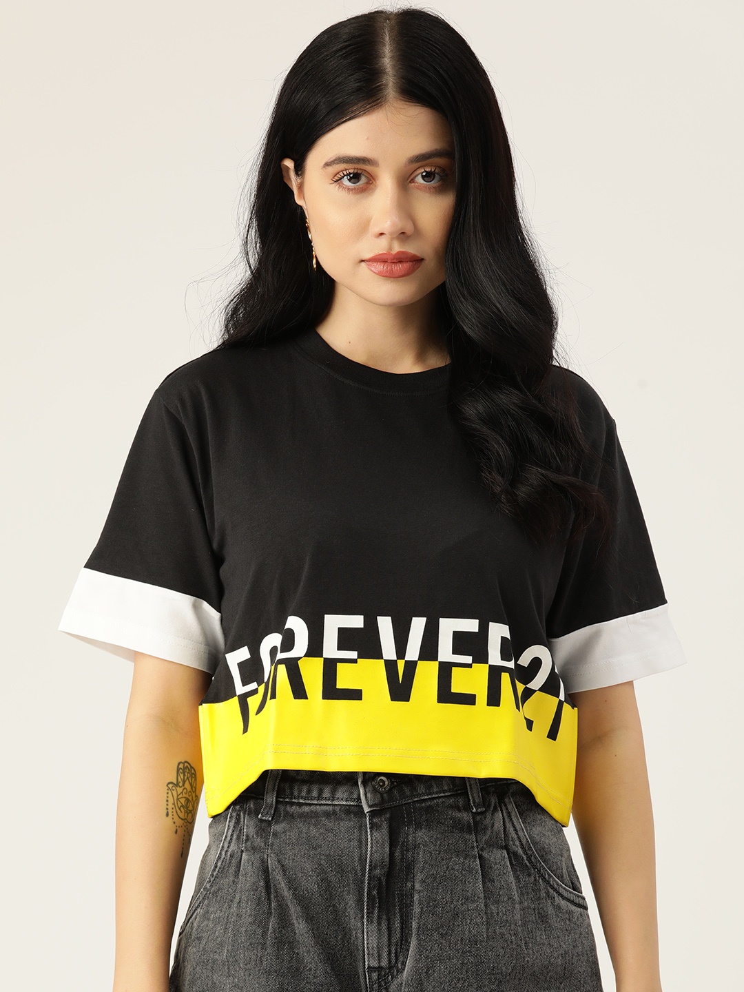 

FOREVER 21 Women Brand Logo Printed Drop-Shoulder Sleeves Boxy T-shirt, Black