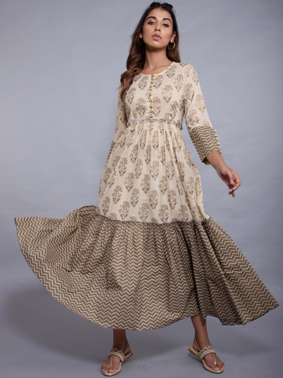 

KALINI Women Beige Ethnic Motifs Printed Keyhole Neck Flared Sleeves Anarkali Kurta