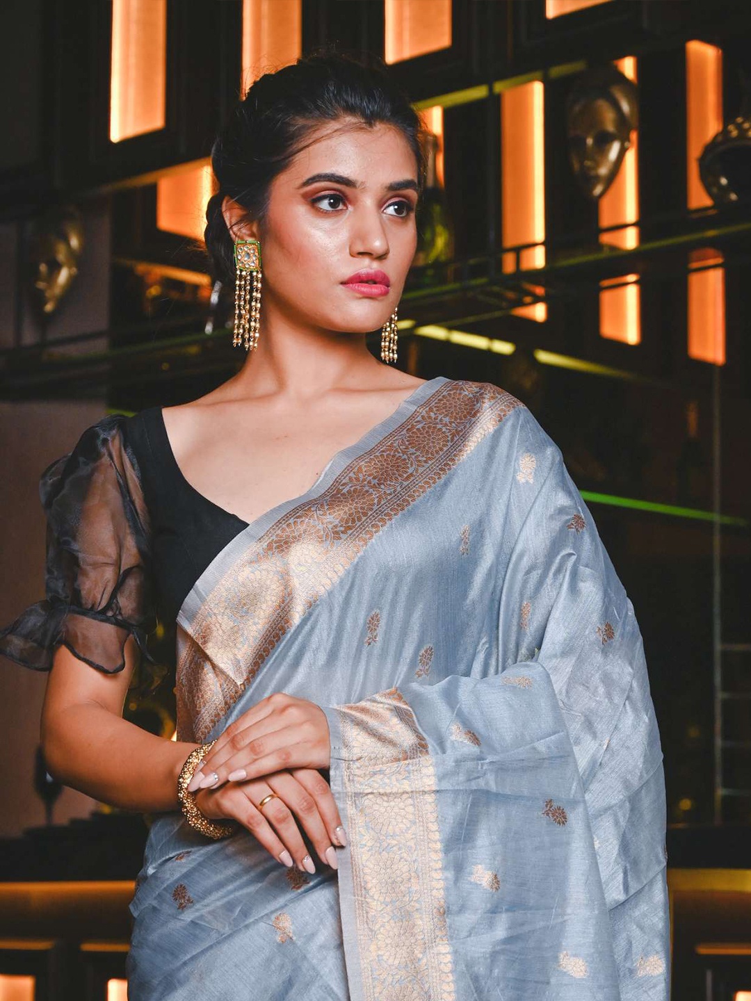 

KARAGIRI Grey & Gold-Toned Woven Design Silk Blend Maheshwari Saree