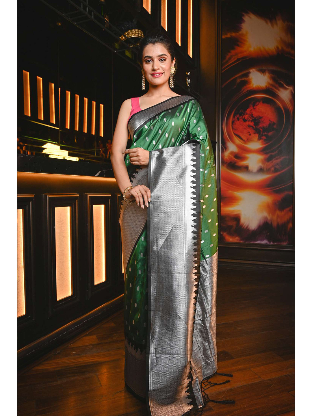 

KARAGIRI Green & Silver-Toned Zari Silk Blend Banarasi Saree