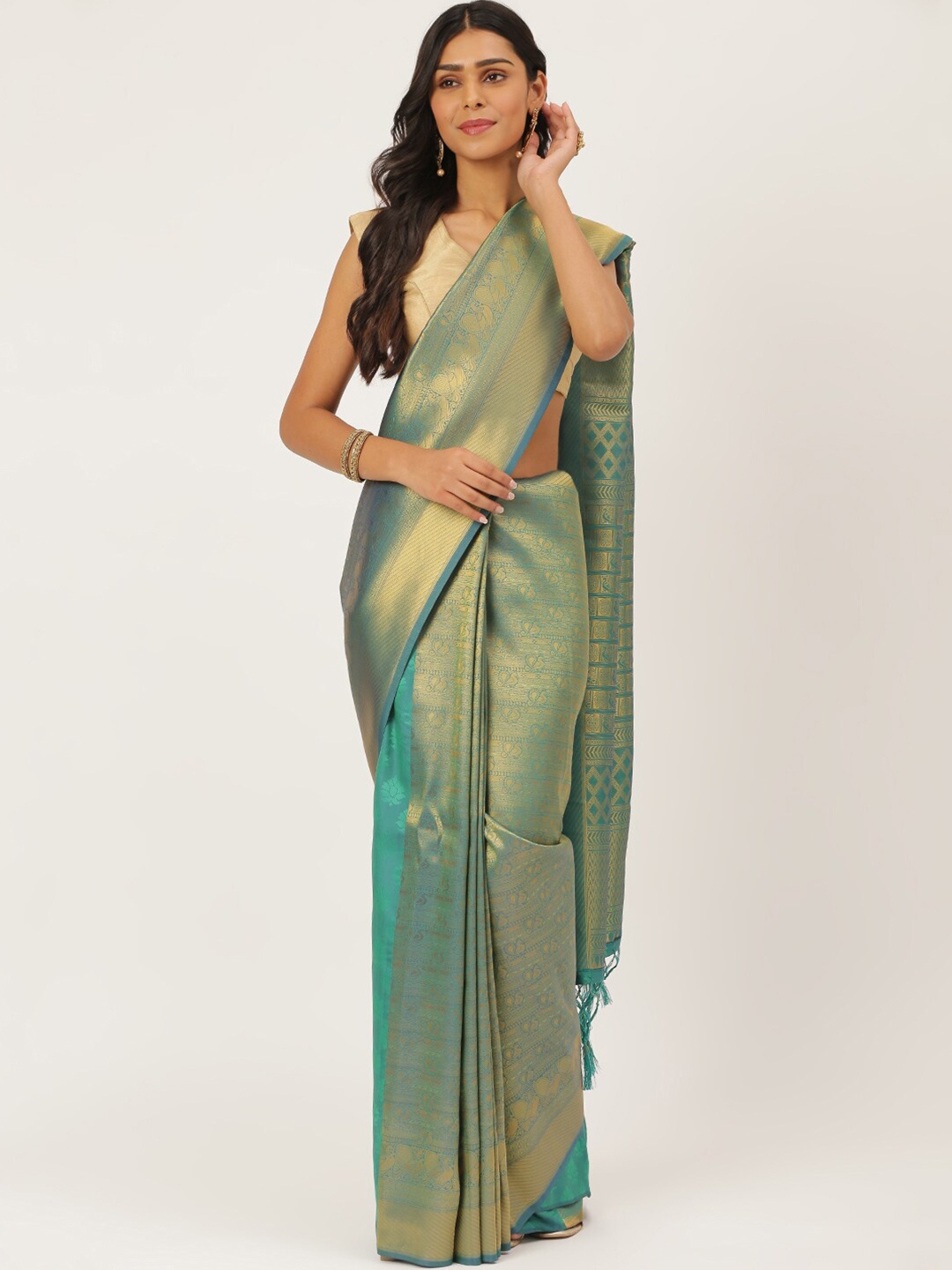 

KARAGIRI Green & Gold-Toned Woven Design Zari Silk Blend Kanjeevaram Saree