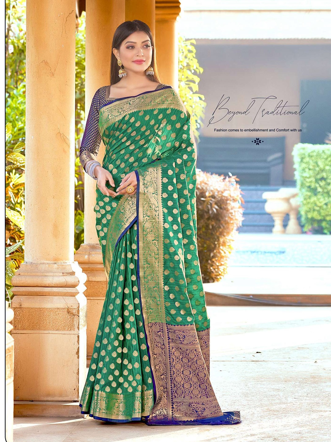 

KARAGIRI Green & Silver-Toned Woven Design Zari Silk Blend Banarasi Saree