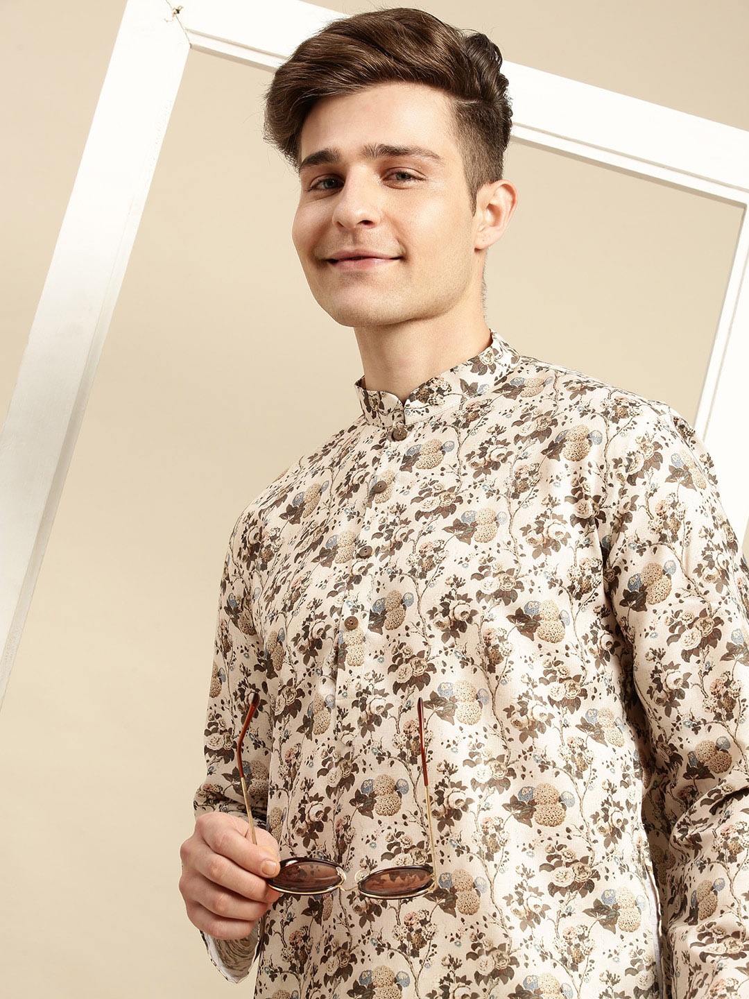 

Sanwara Men Beige Printed Cotton Straight Kurta