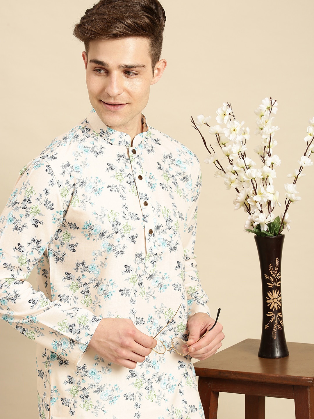 

Sanwara Men Cream-Coloured Floral Printed Floral Kurta