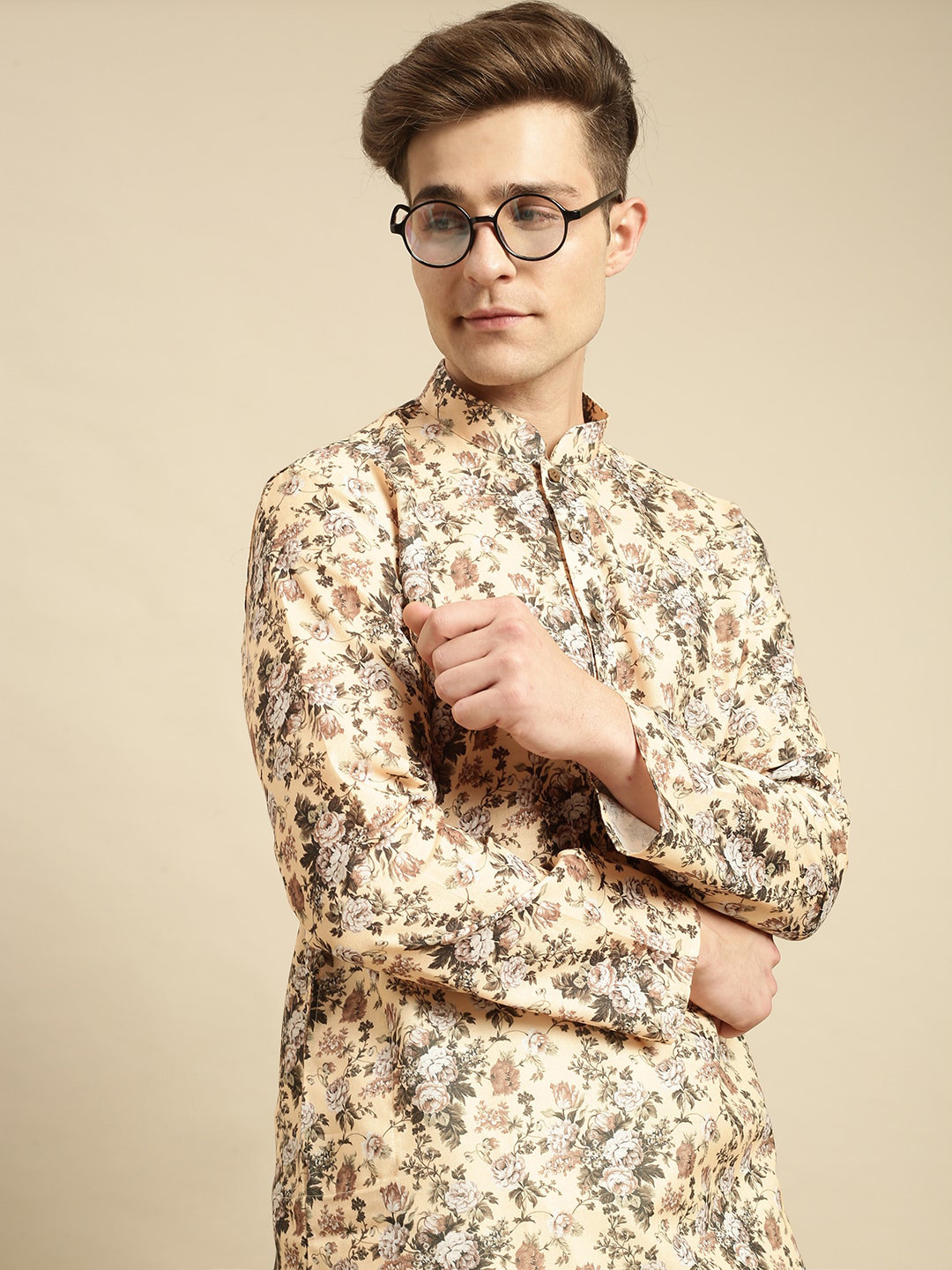 

Sanwara Men Beige Floral Printed Straight Kurta